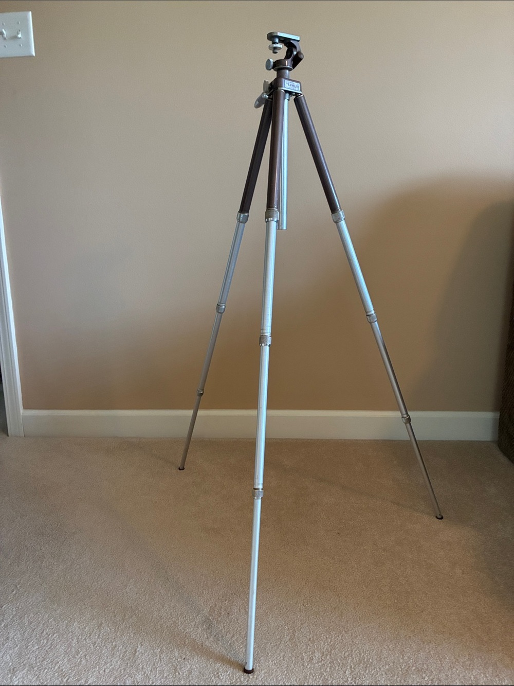 Vintage Brown and Silver Camera Tripod - Adjustable Support - Picture 8 of 9